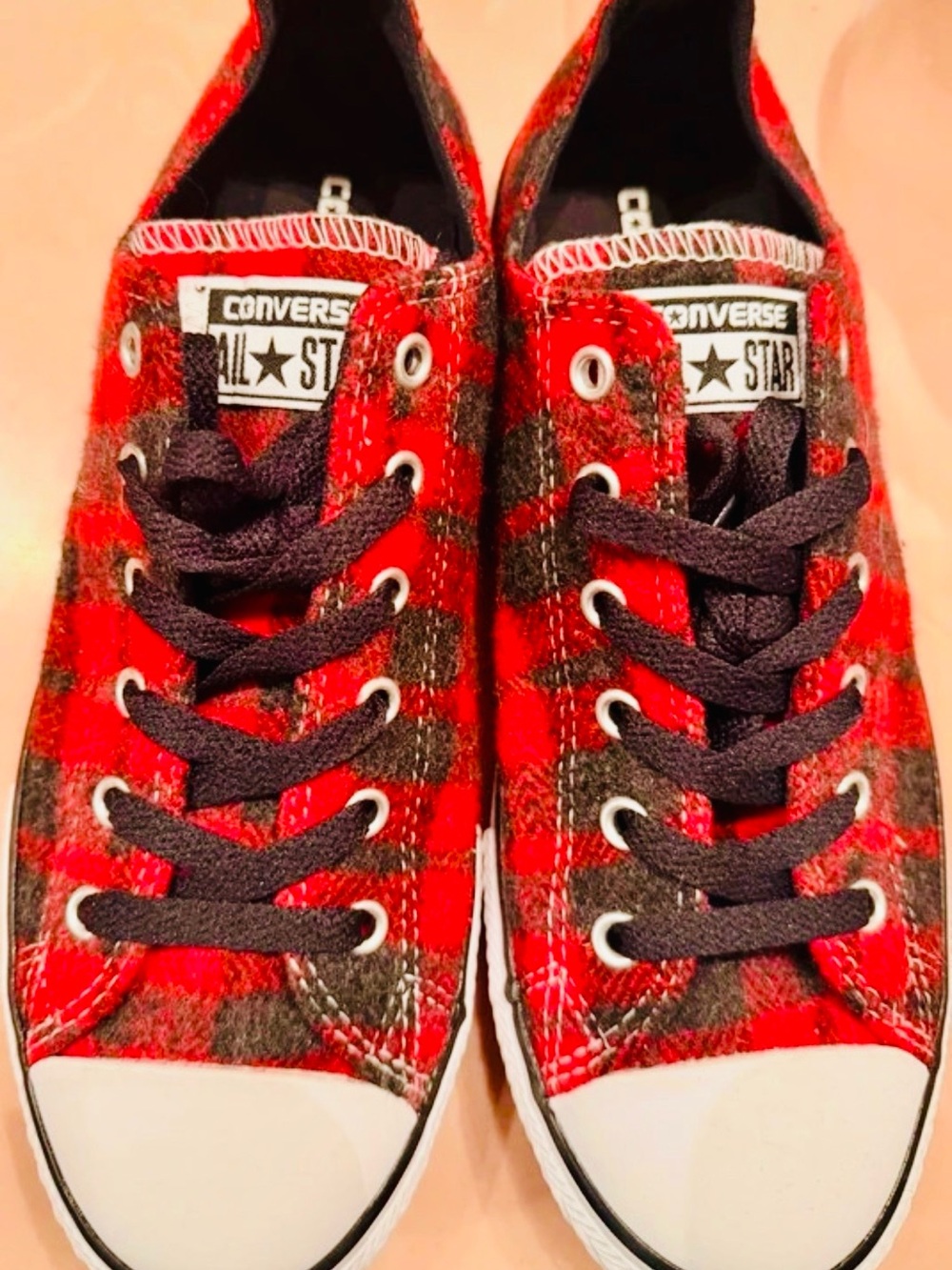 Converse Ladies Plaid Low-Top Sneakers in Red and Black l- NWOT